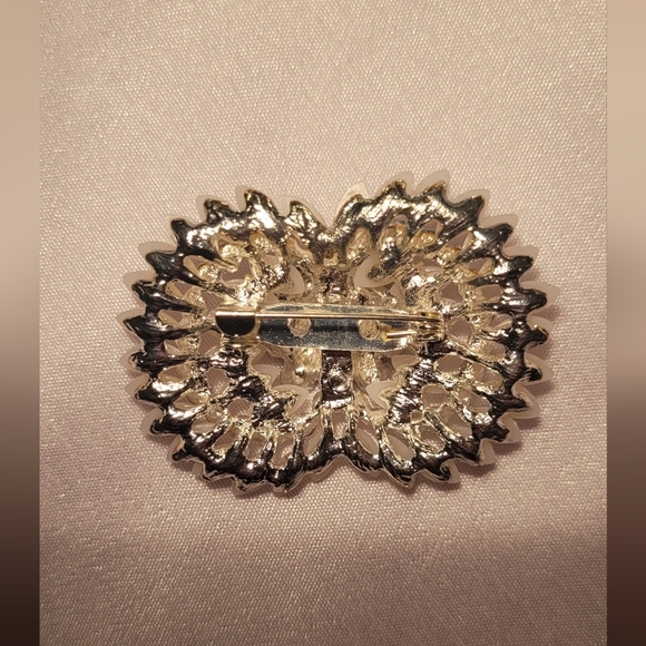 White and Silver Rhinestone Brooch - Picture 6 of 6